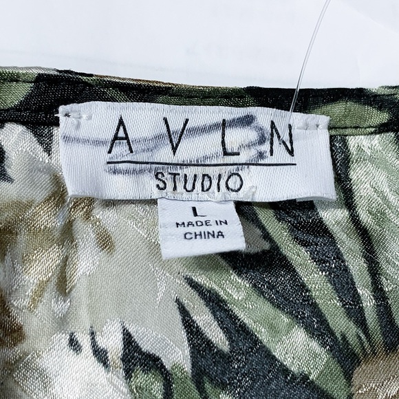 AVLN Studio Over-all Floral Pattern MIDI Dress - Picture 7 of 9